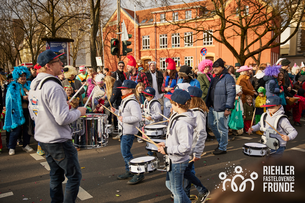krie_184_010325-37