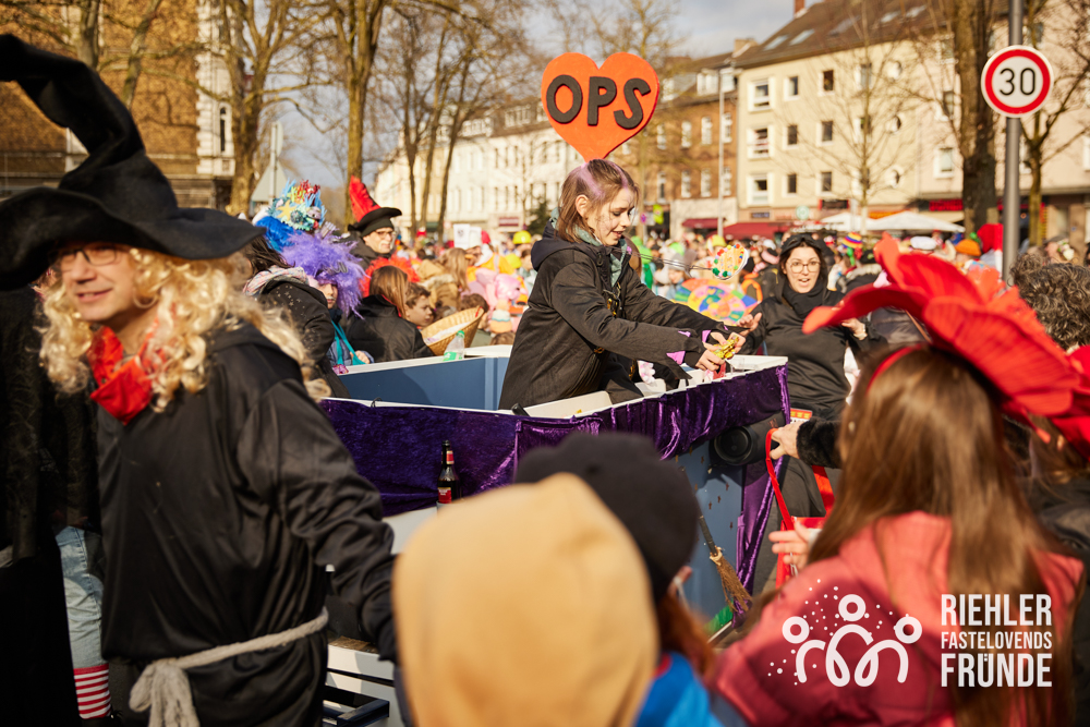 krie_305_010325-51