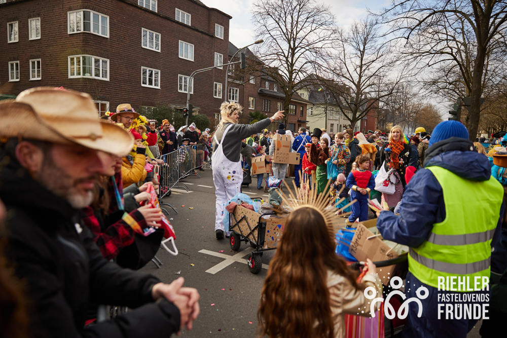krie_332_010325-59