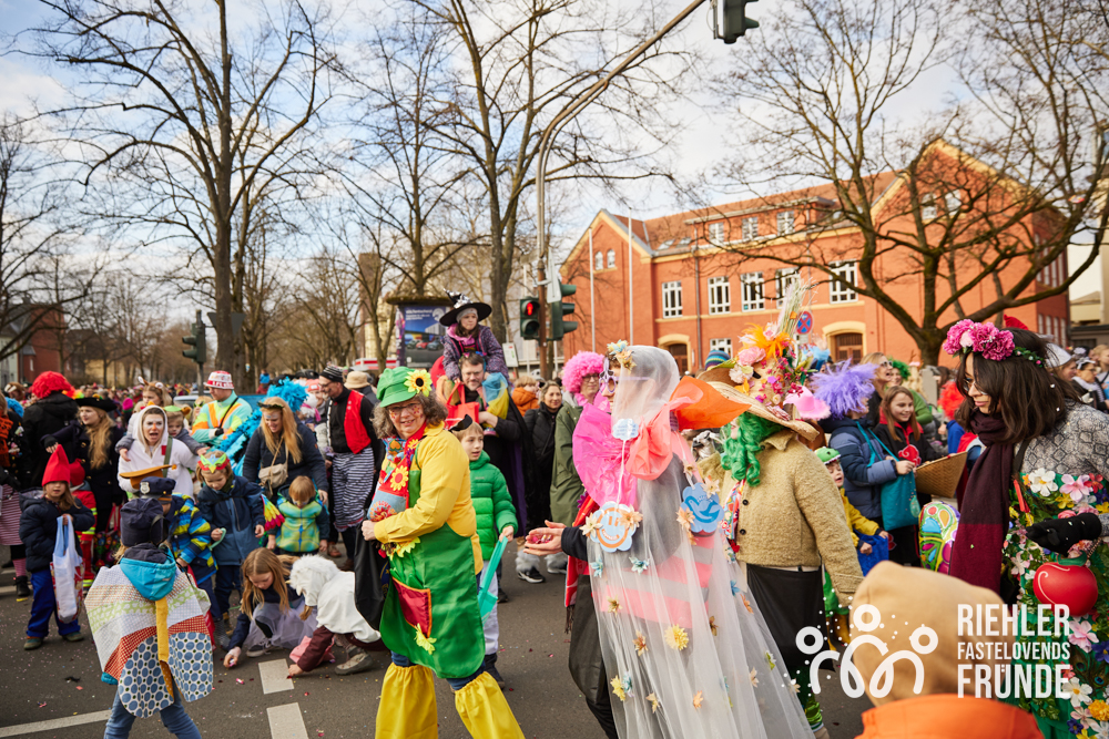 krie_382_010325-67
