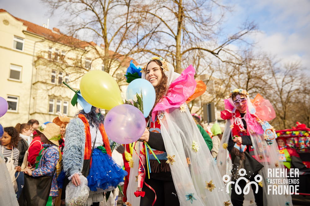 krie_437_010325-79